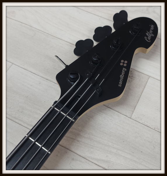 Sandberg California II Central 4 Ebony, Open Pore Black